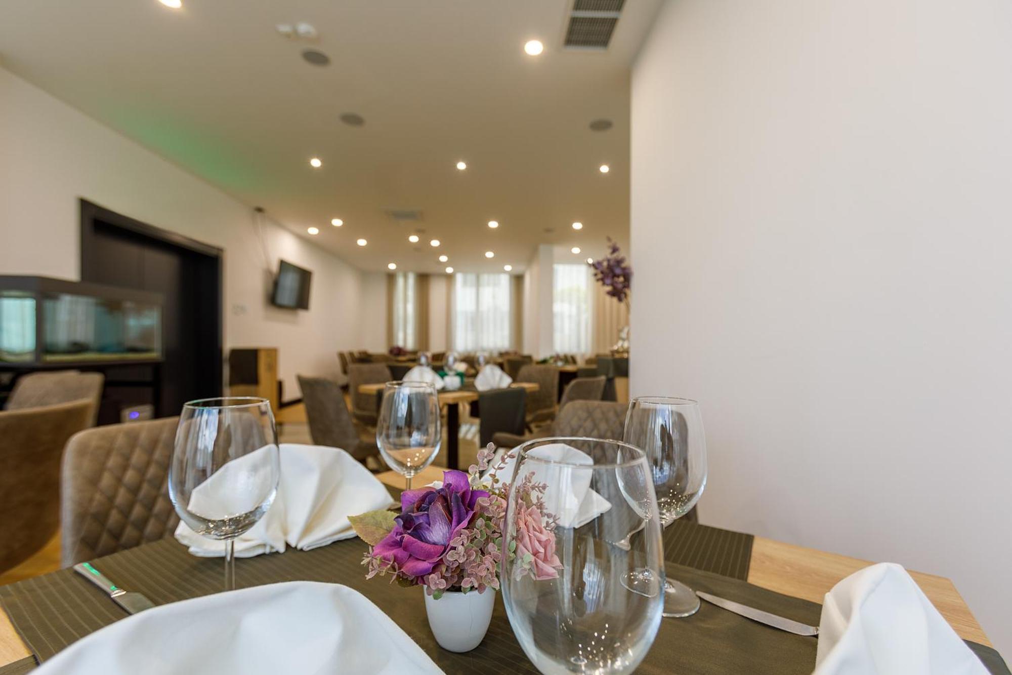 Blue Star Luxury Hotel Sofia Buitenkant foto